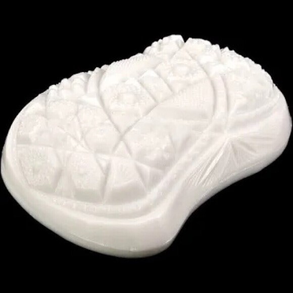 Vintage McKee Milk Glass Quintec Relish Soap Jewelry Trinket Knick knack Dish - Picture 4 of 5